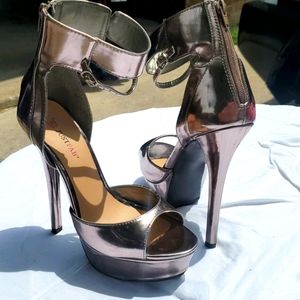 Just fabulous pumps